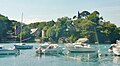 Le château de Poulguin vu depuis le fleuve côtier Aven.