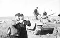 Deutsch: Adelbert Schulz vor einem Pz III während der Operation Zitafelle