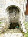 Pleyben : la fontaine de la chapelle de la Madeleine (encastrée dans sa façade)