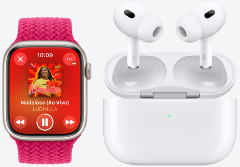 Apple Watch Series 9 tocando uma música ao lado dos AirPods Pro.