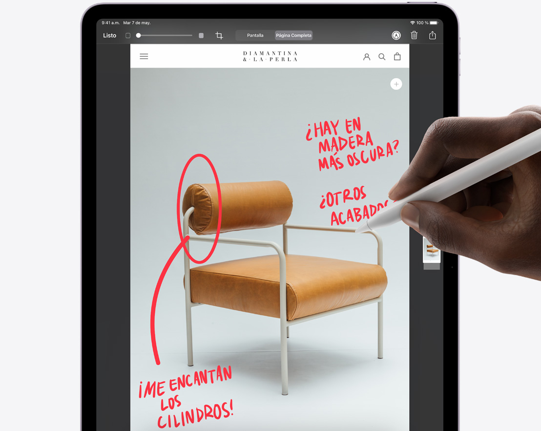 Imagen de un Apple Pencil Pro que hace anotaciones sobre una captura de pantalla de Safari en un iPad Pro.
