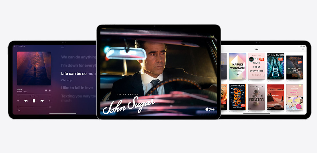 Zwei iPad Air und ein iPad zeigen die Apps Apple Music, Apple TV  und Apple Bücher.