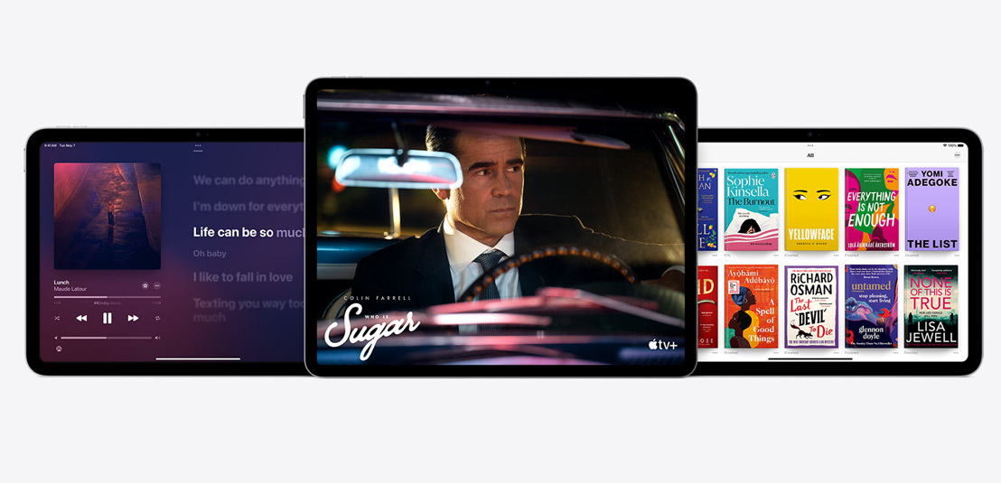 Zwei iPad Air und ein iPad zeigen die Apps Apple Music, Apple TV  und Apple Bücher.