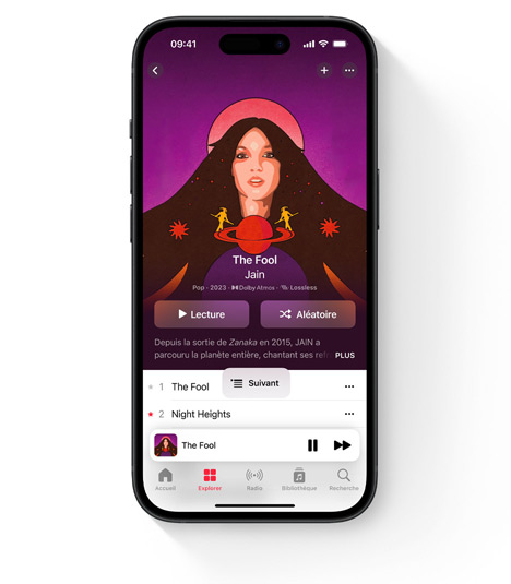 iPhone montrant l’interface utilisateur d’Apple Music avec Lana Del Rey