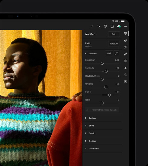 iPad Pro, affichant la photo d’une personne portant un pull coloré en cours de modification