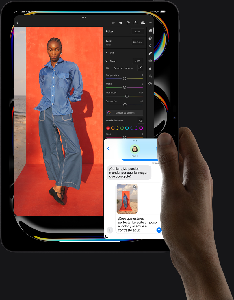 Una mano sostiene un iPad Pro, en posición vertical, se muestra la foto de una persona en curso de edición y una conversación de iMessage en la parte inferior de la pantalla