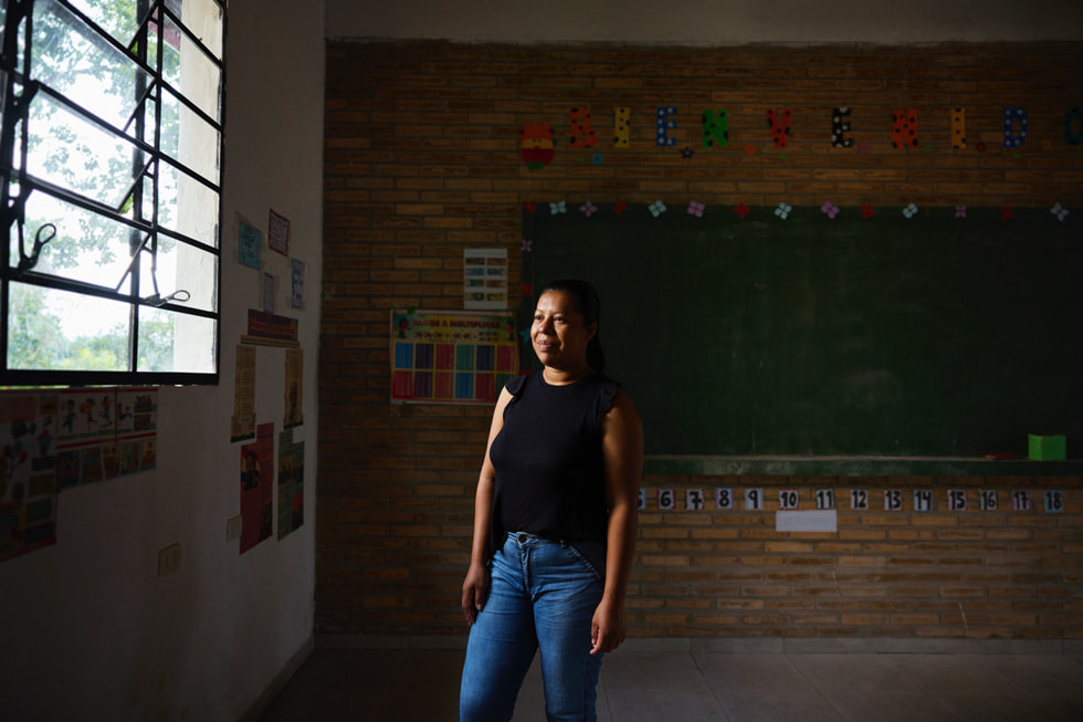 Sara Mariotti Casiano stands in a classroom.