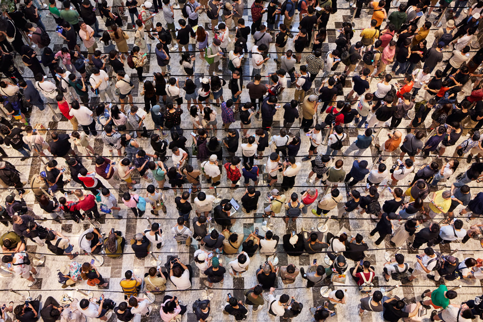 La fila de clientes de Apple The Exchange TRX. 