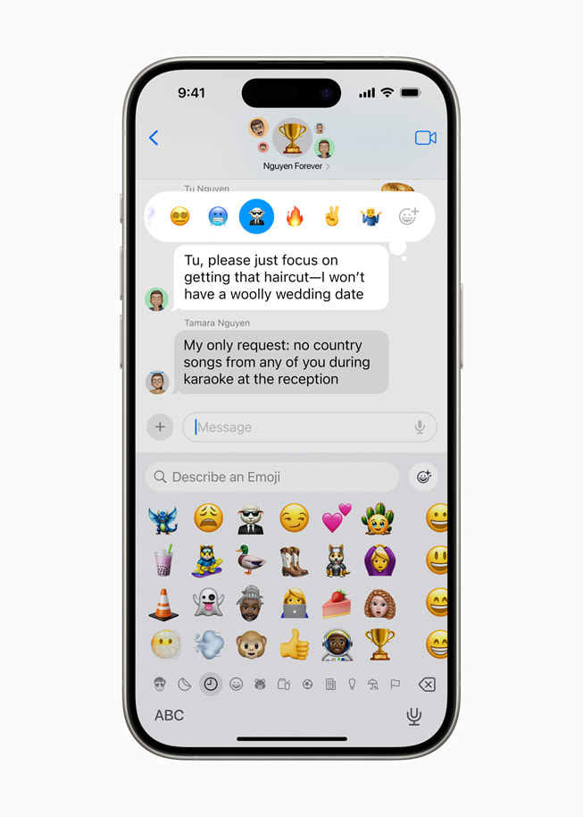 En Mensajes, se presentan una variedad de opciones de Genmojis para usar con Tapback.