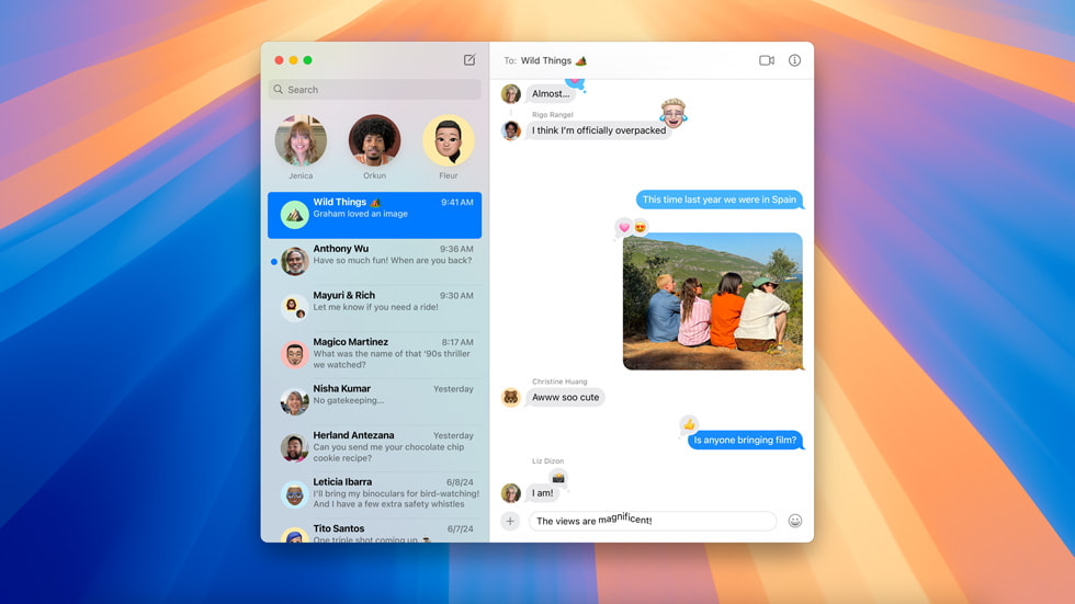新しくなったメッセージの体験が表示されている、ユーザーのMacBook Pro。