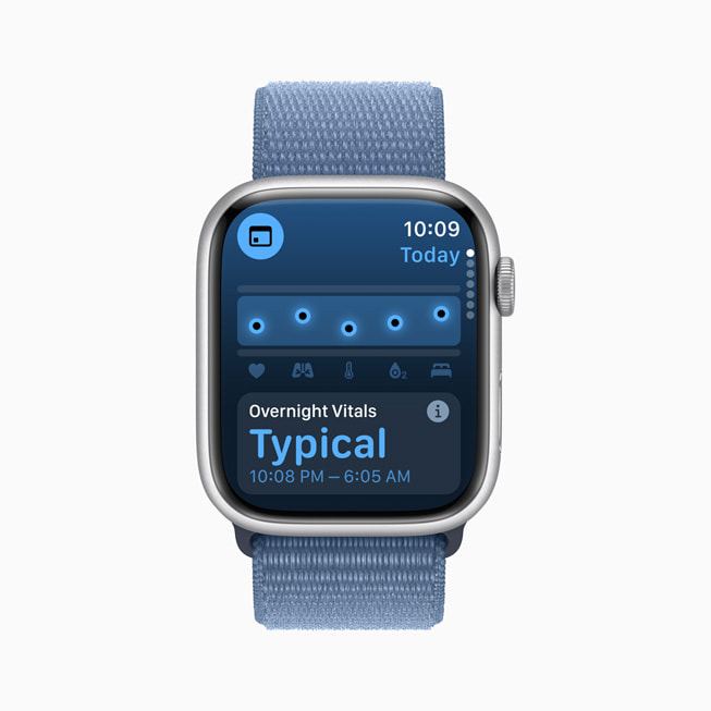 تطبيق العلامات الحيوية يظهر على ساعة Apple Watch Series 9 وهو يعرض العلامات الحيوية المعتادة للمستخدم خلال الليل.