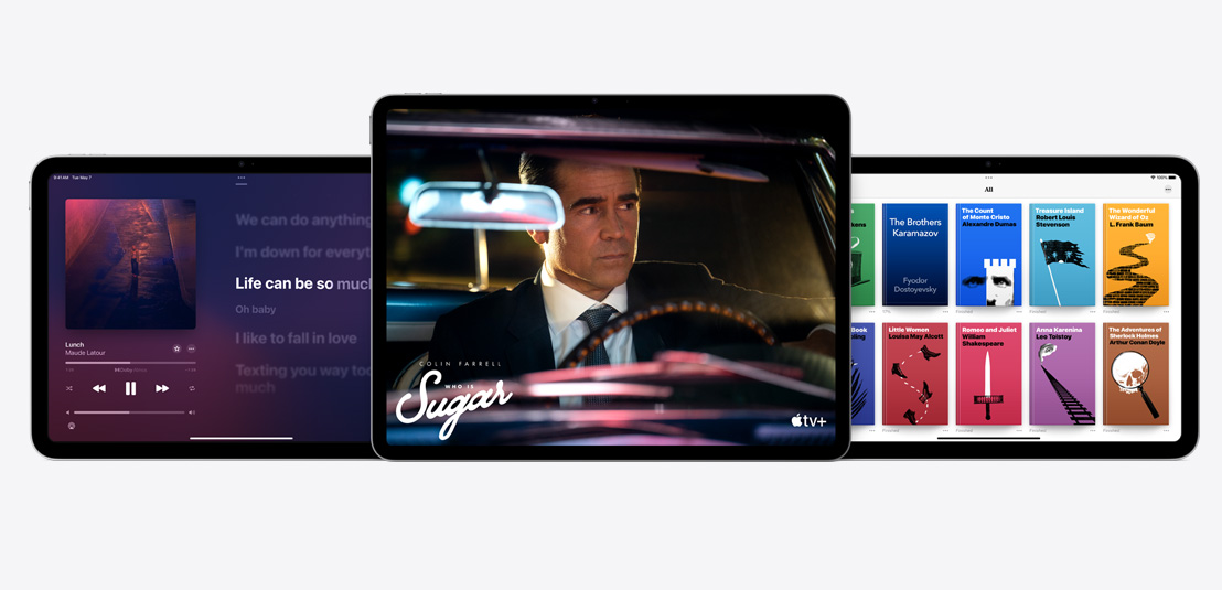 Dwa iPady Air i jeden iPad pokazujące aplikacje Apple Music, Apple TV  i Apple Books.