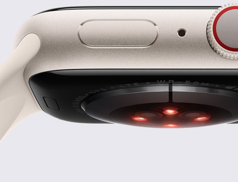 Une photo du dessous de l’Apple Watch montrant un capteur.