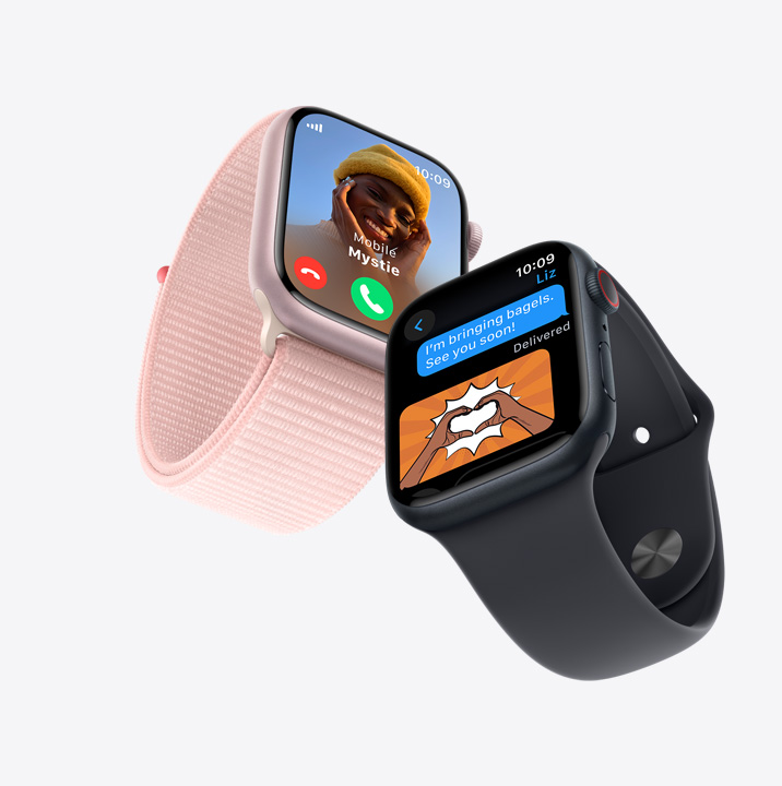 Два Apple Watch Series 9. На първия има входящо обаждане. На втория е показан разговор с текстови съобщения.