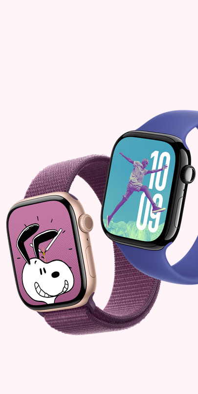 Zwei Apple Watch Series 10. Die erste hat ein Snoopy Zifferblatt und ein Sport Loop in Pflaume. Die zweite hat ein Fotos Zifferblatt und ein Solo Loop in Ultramarin. Klick auf das Pluszeichen für weitere Infos zur Personalisierung.