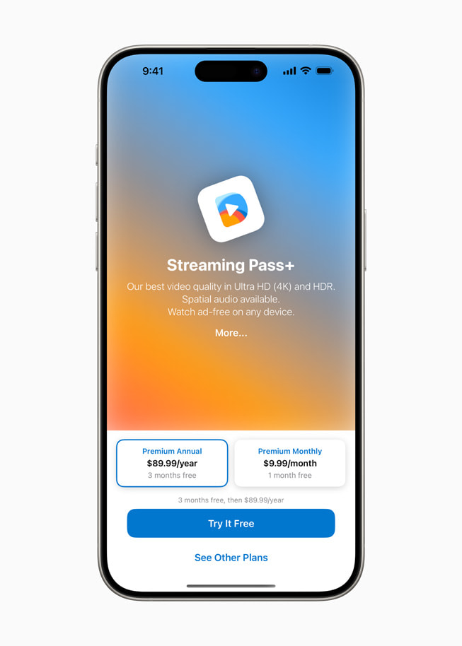 iPhone 15 Pro 上显示着 Streaming Pass 。