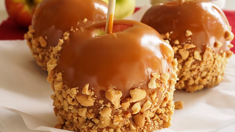 Finished caramel apples with walnuts