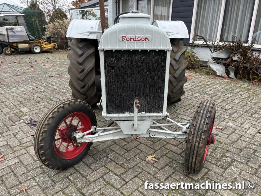 4 stuks tractoren uit een verzameling zoeken een nieuwe eigenaar, bel 06-2045 1118. Margé-prijs.