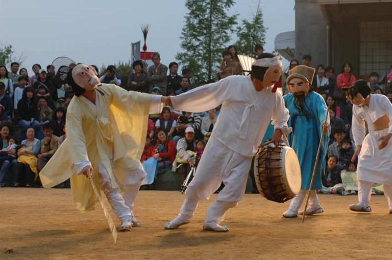 전승자 주관(찾아가는 무형유산)-통영오광대(통영오광대보존회). (사진=국가유산청)