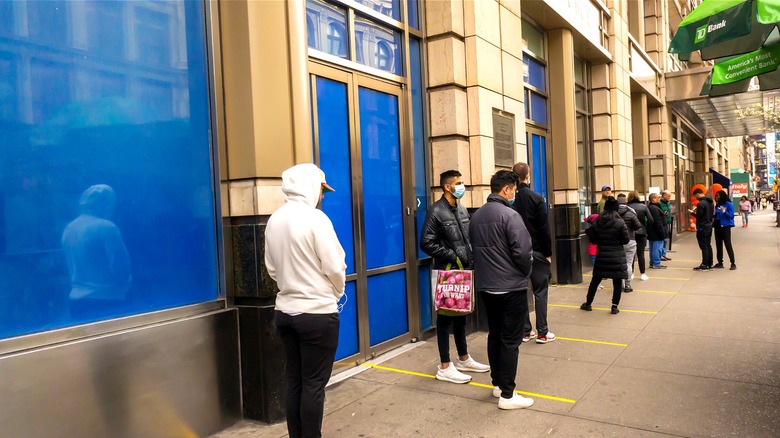 People waiting outside Best Buy