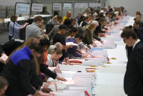 British ex-pats in no hurry to sign up for election vote