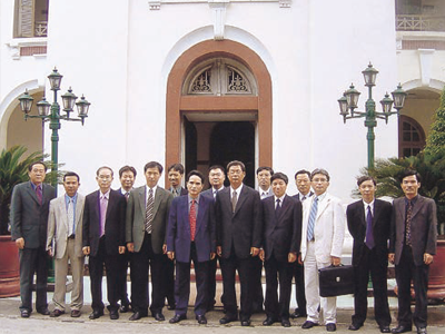 2004년 5월 베트남 우편통신품질센터(PTQC) 방문