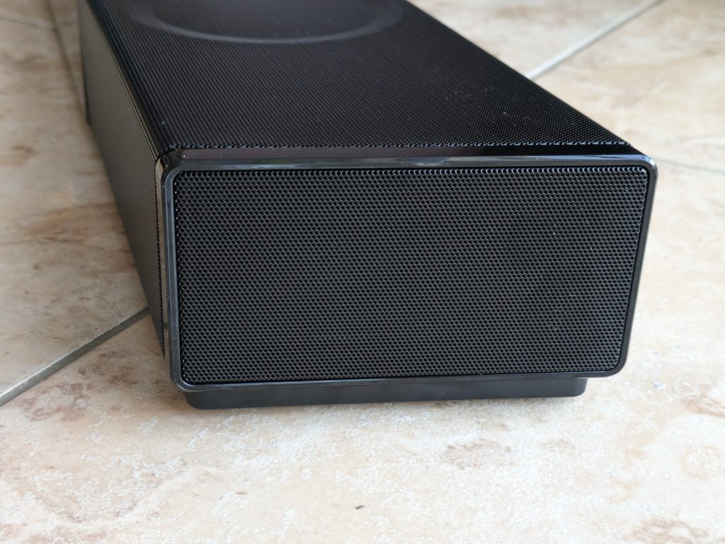 Creative SXFI CARRIER Soundbar von der rechten Seite