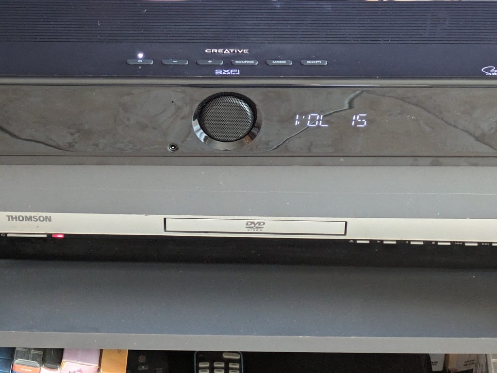 Display der Creative SXFI CARRIER Soundbar, Lautstärke