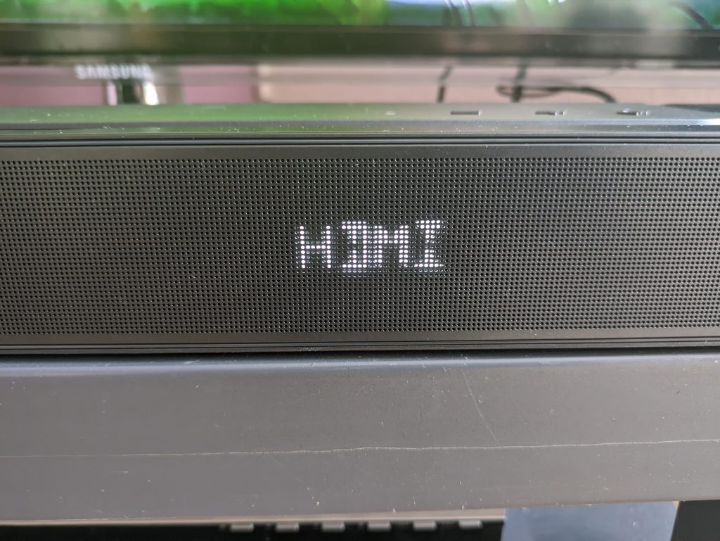 Display der JBL Bar 800 Soundbar