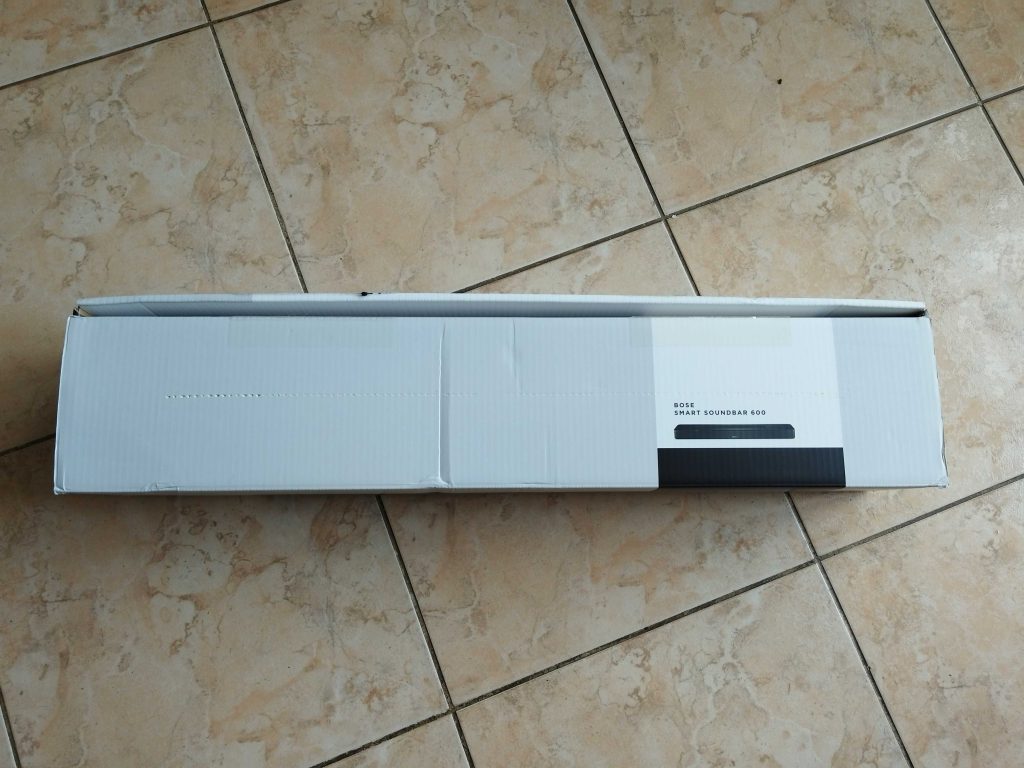 Verpackung der Bose Smart 600 Soundbar von unten