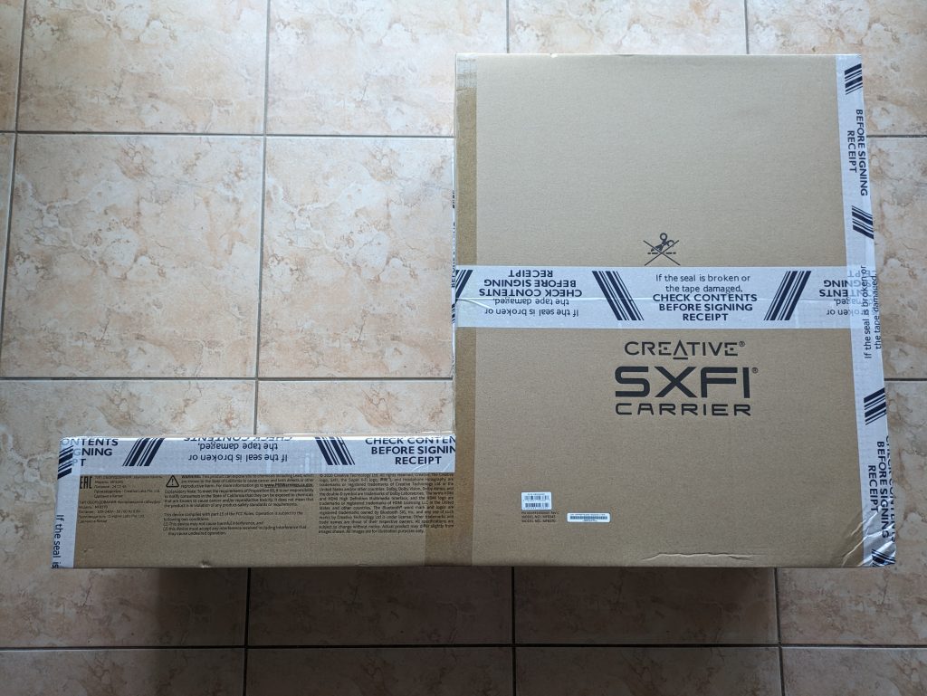 Verpackung der Creative SXFI CARRIER Soundbar von vorne