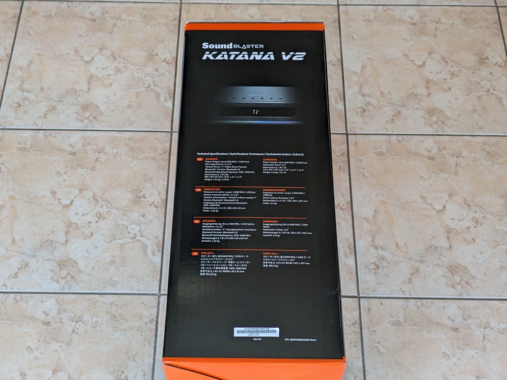 Verpackung der Creative Soundblaster Katana V2 Soundbar von links