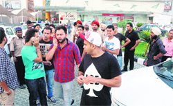 The police conducts an investigation following beating up of youths by security guards of the Viva Collage mall on Sunday evening. A Tribune photograph